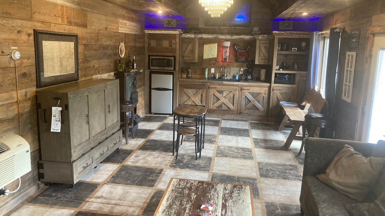 Photo of Livingroom in Harvey County