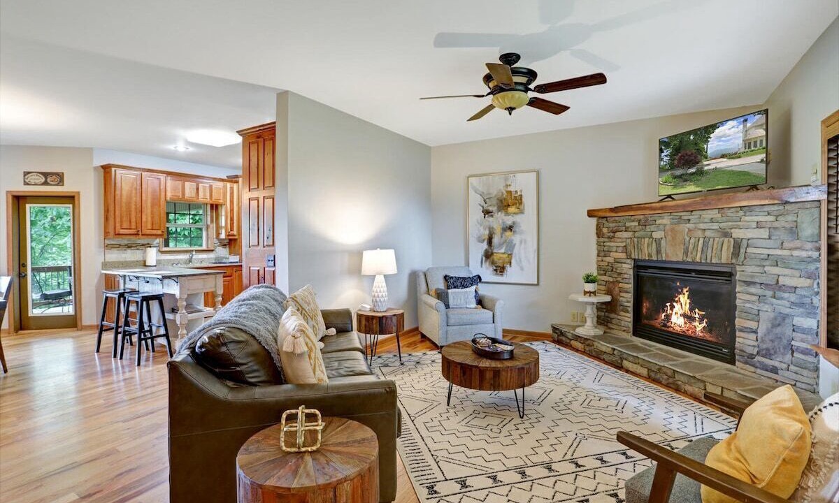 Photo of Livingroom in Young Harris