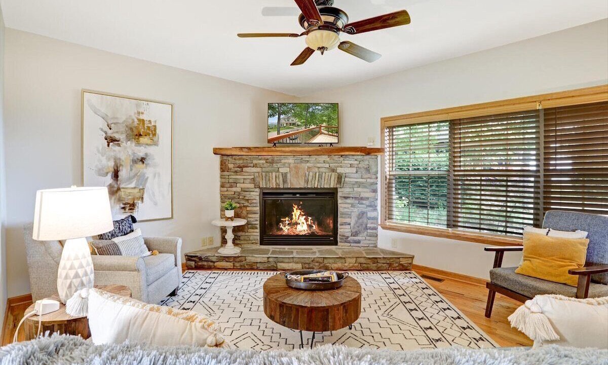 Photo of Livingroom in Young Harris