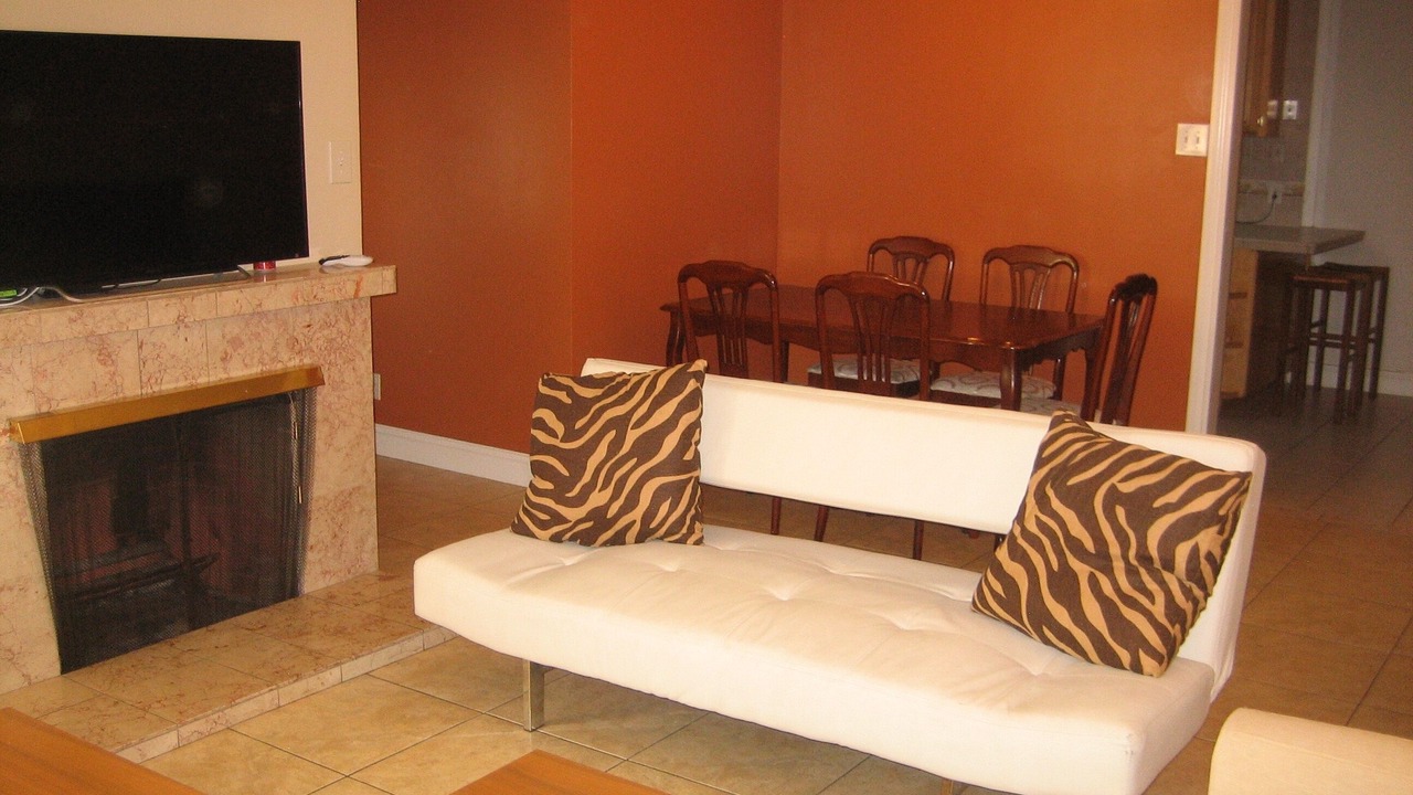 Photo of Livingroom in East Palo Alto