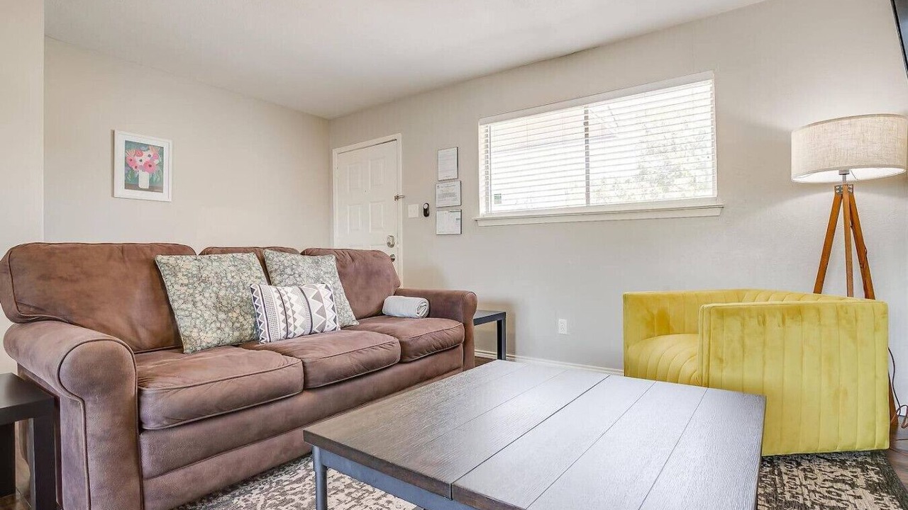 Photo of Livingroom in Central Arlington