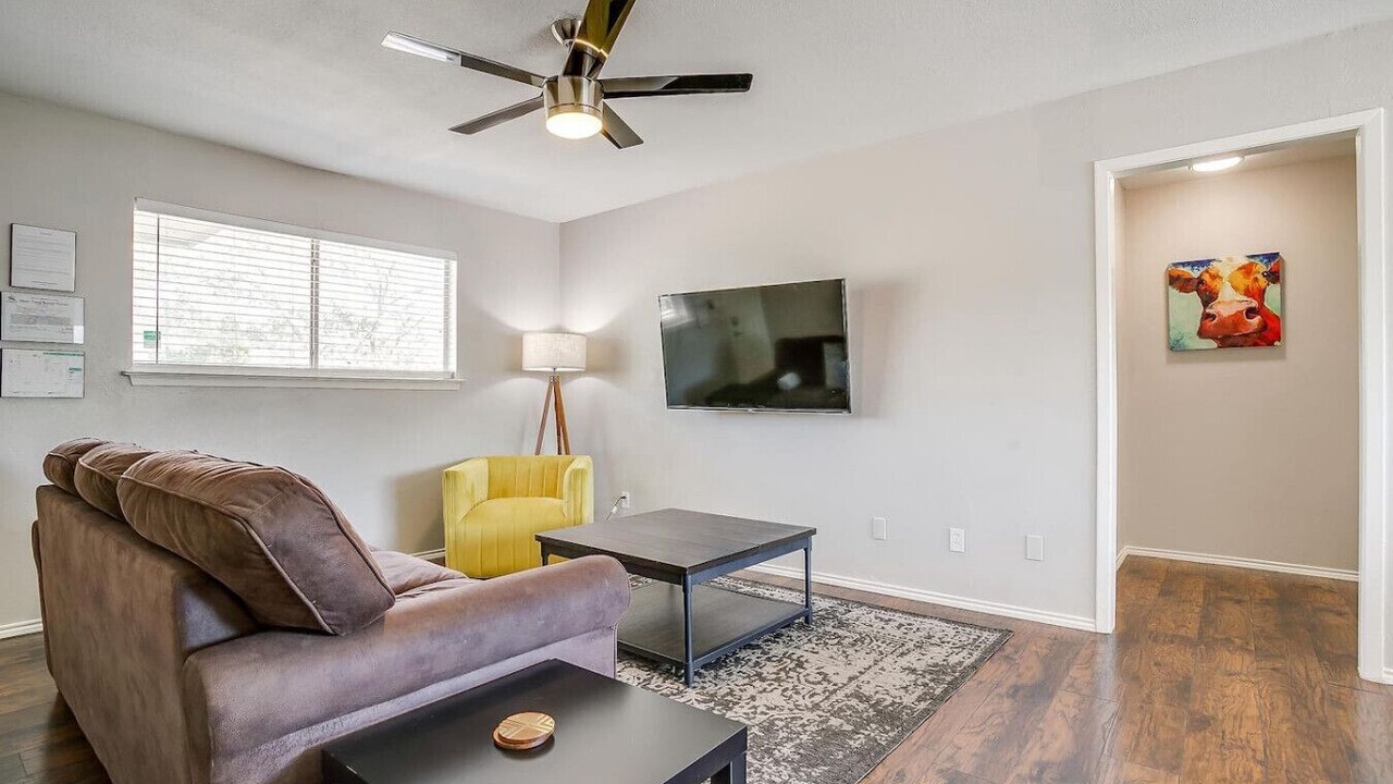 Photo of Livingroom in Central Arlington