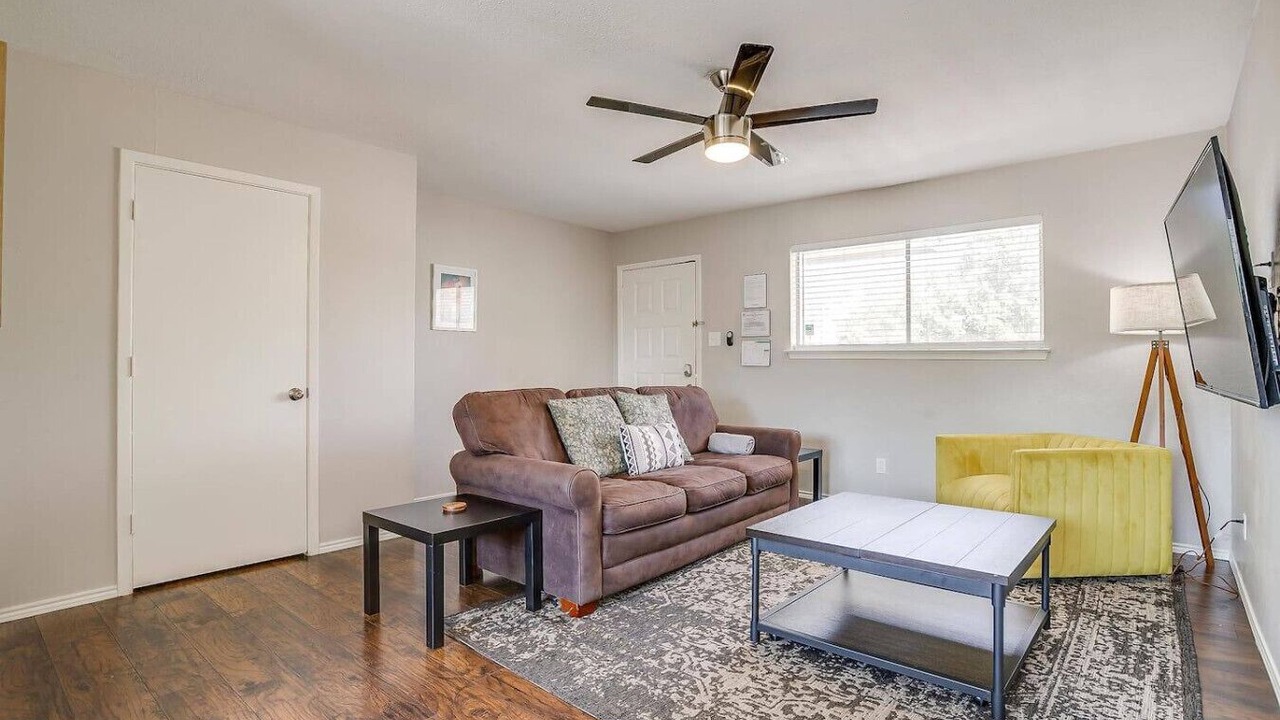 Photo of Livingroom in Central Arlington