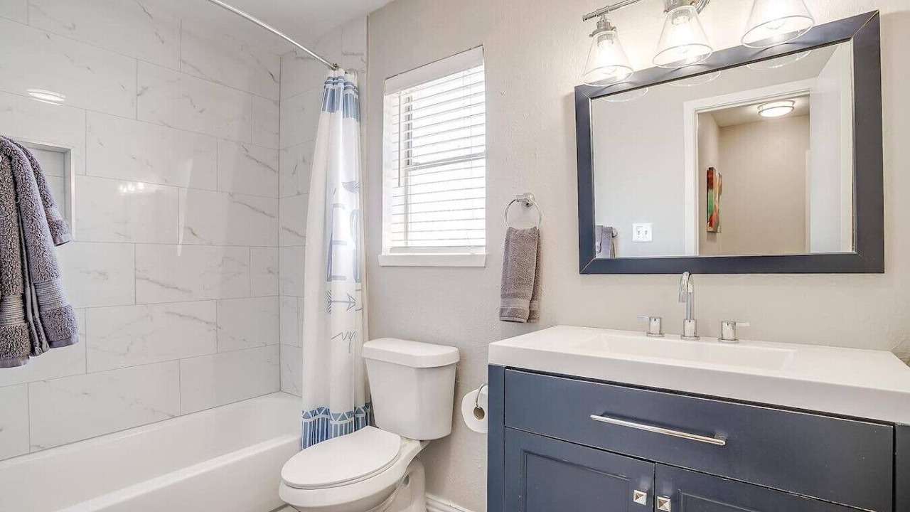 Photo of Bathroom in Central Arlington