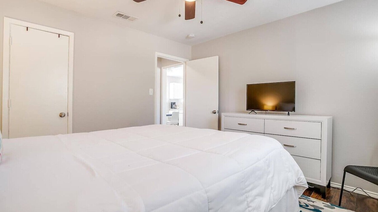 Photo of Bedroom in Central Arlington