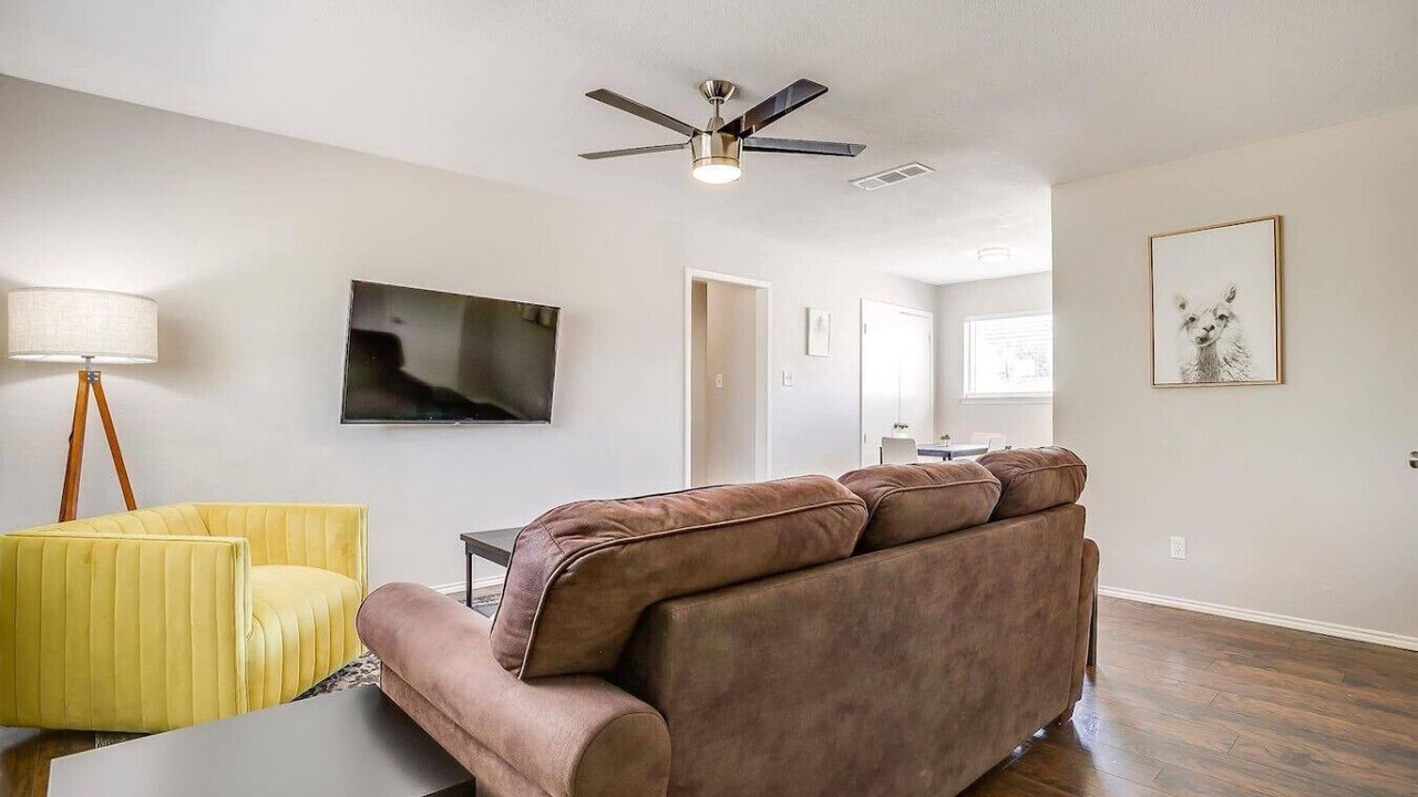 Photo of Livingroom in Central Arlington