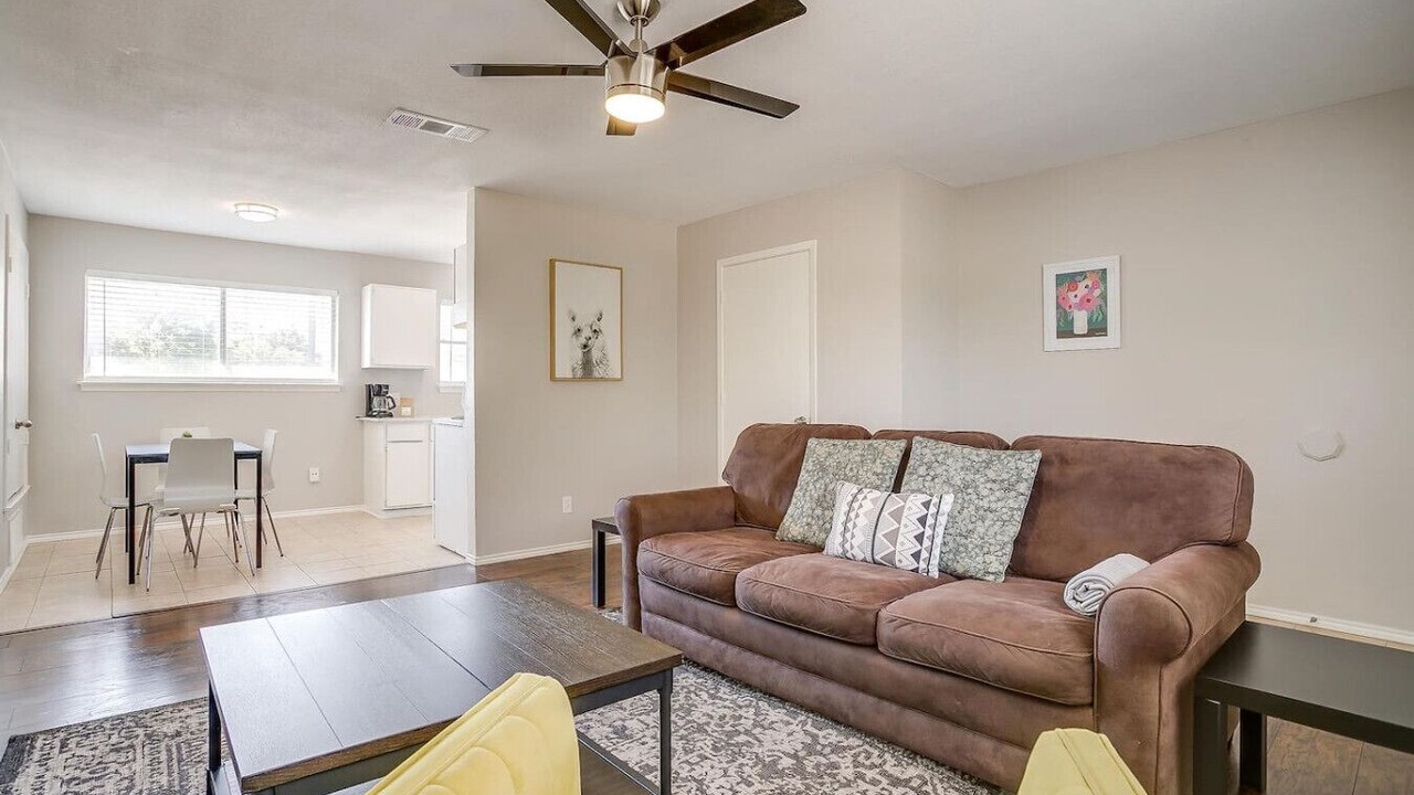 Photo of Livingroom in Central Arlington