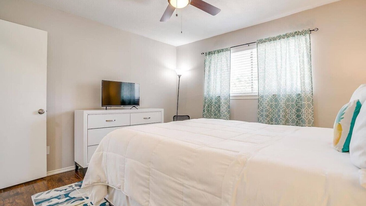 Photo of Bedroom in Central Arlington