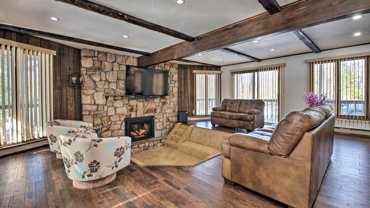 Photo of Livingroom in Briar Crest Woods