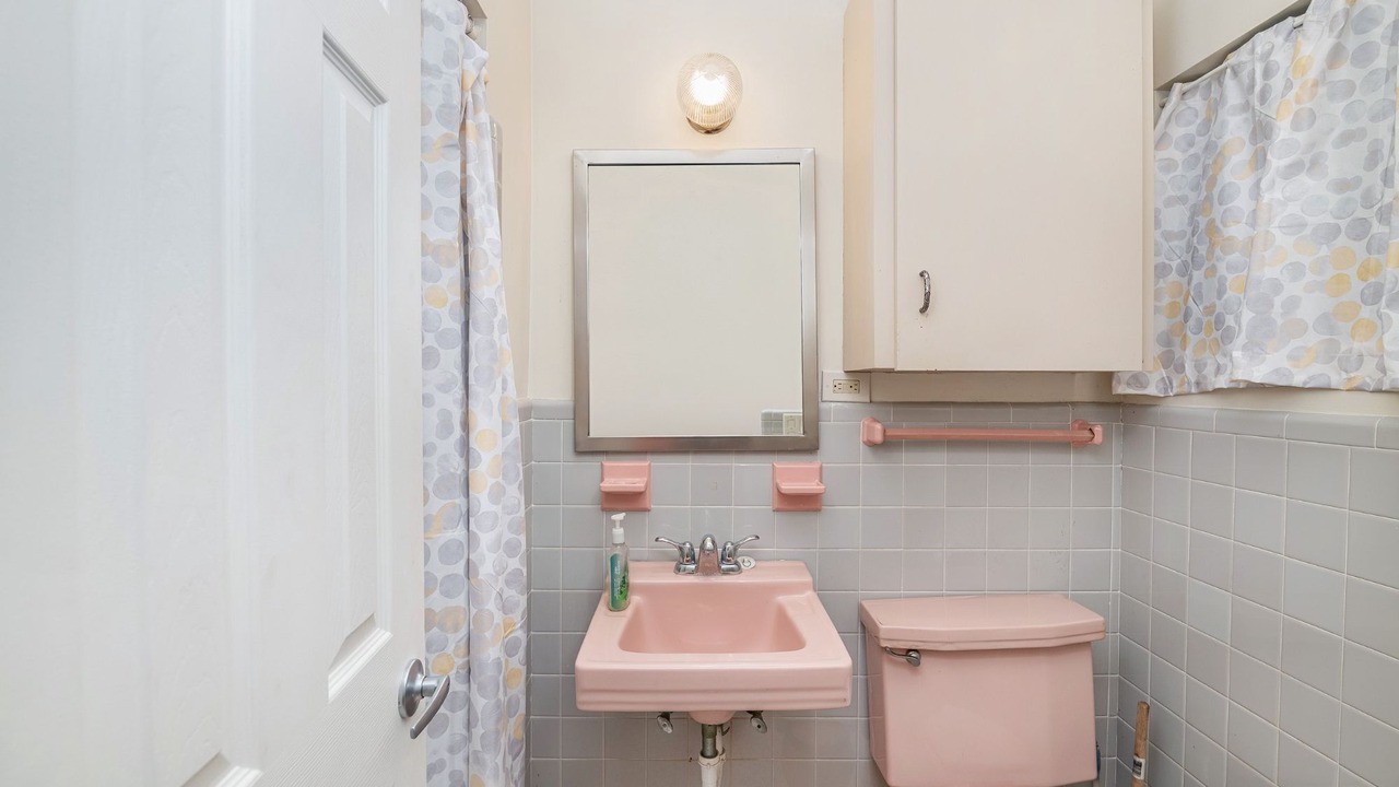 Photo of Bathroom in Fairvilla