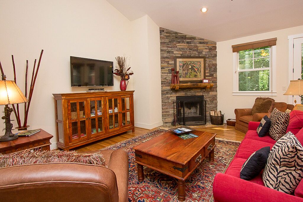 Photo of Livingroom in Bear Lake Reserve