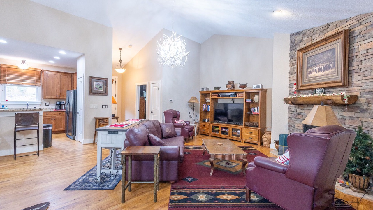 Photo of Livingroom in Bear Lake Reserve