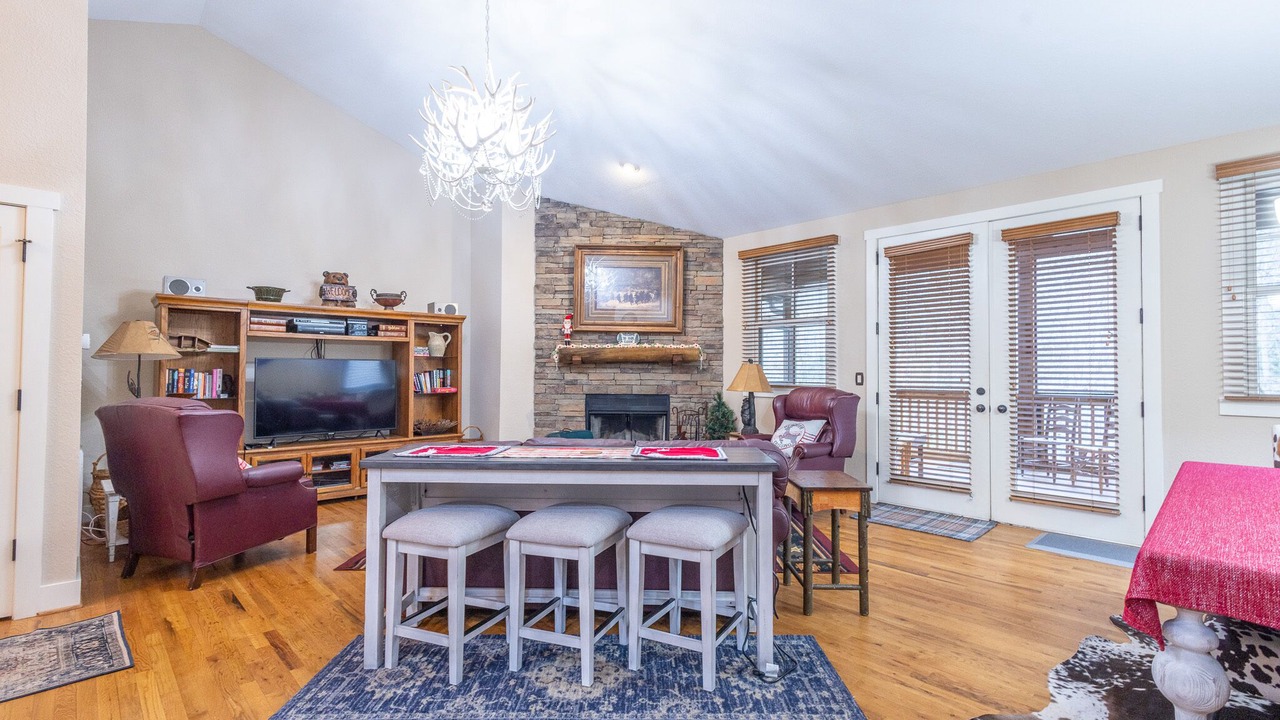 Photo of Livingroom in Bear Lake Reserve