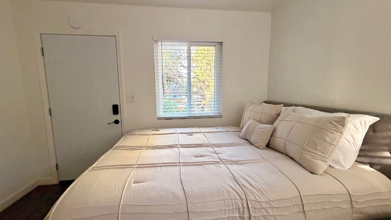 Photo of Bedroom in Old Mountain View