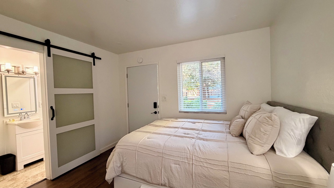 Photo of Bedroom in Old Mountain View