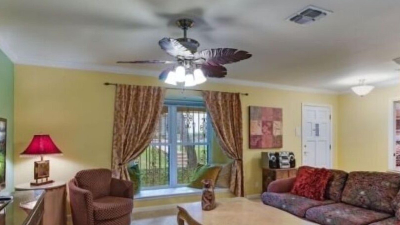 Photo of Livingroom in Hidden Creek