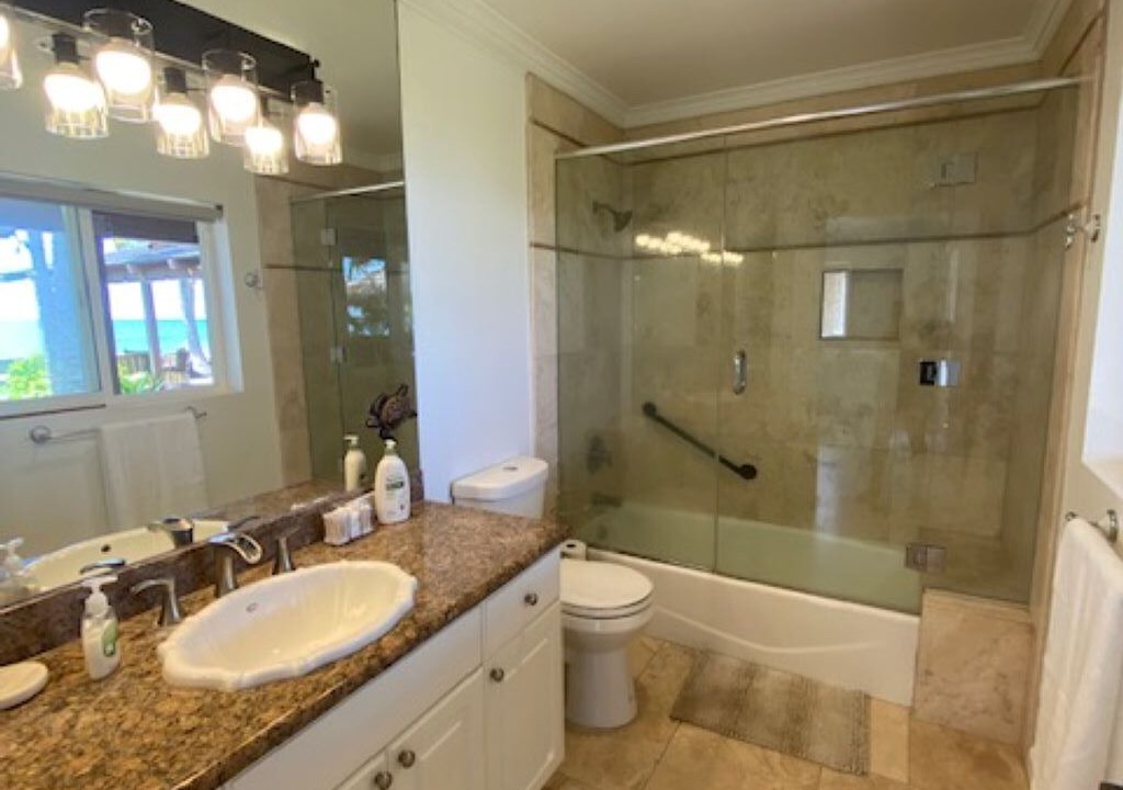 Photo of Bathroom in Makaha