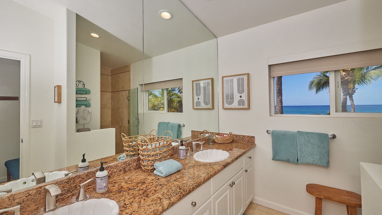 Photo of Bathroom in Makaha