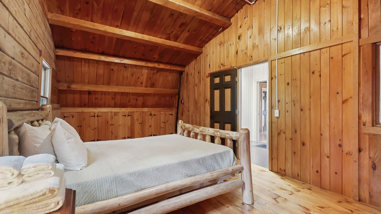 Photo of Bedroom in Lyman