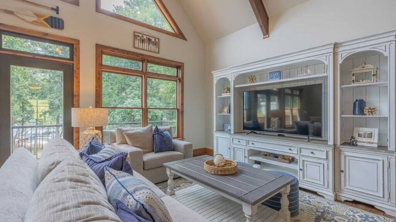 Photo of Livingroom in Reed Creek
