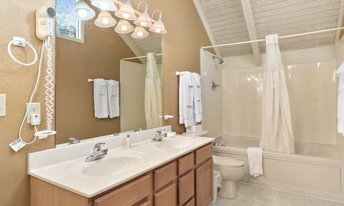 Photo of Bathroom in Pigeon Forge