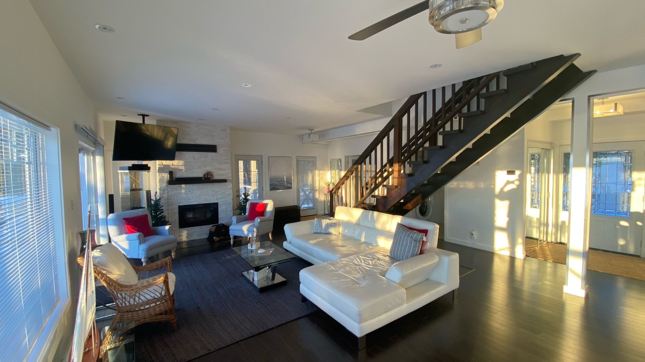 Photo of Livingroom in Muskoka Lakes