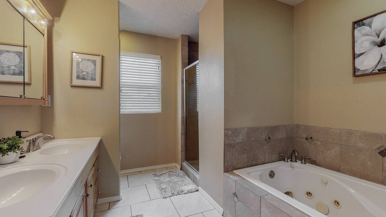 Photo of Bathroom in Heritage Hills