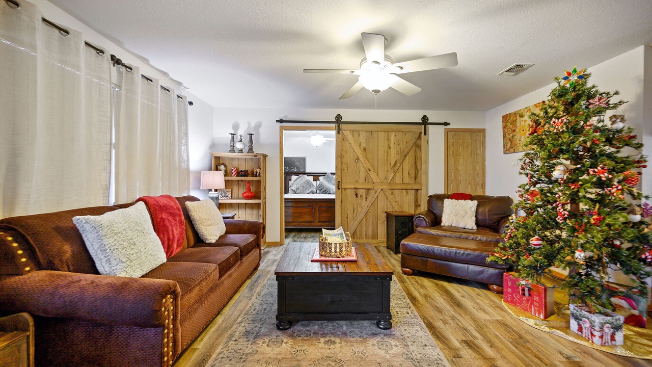 Photo of Livingroom in Hochatown