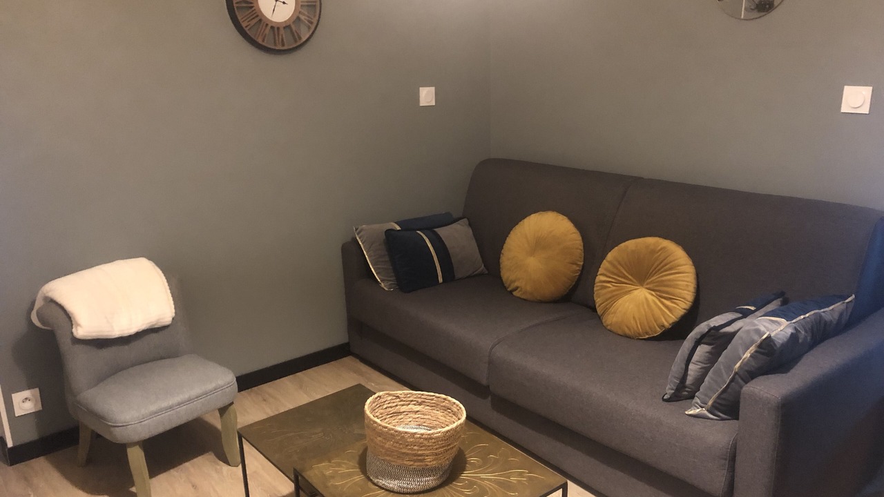 Photo of Livingroom in Genos