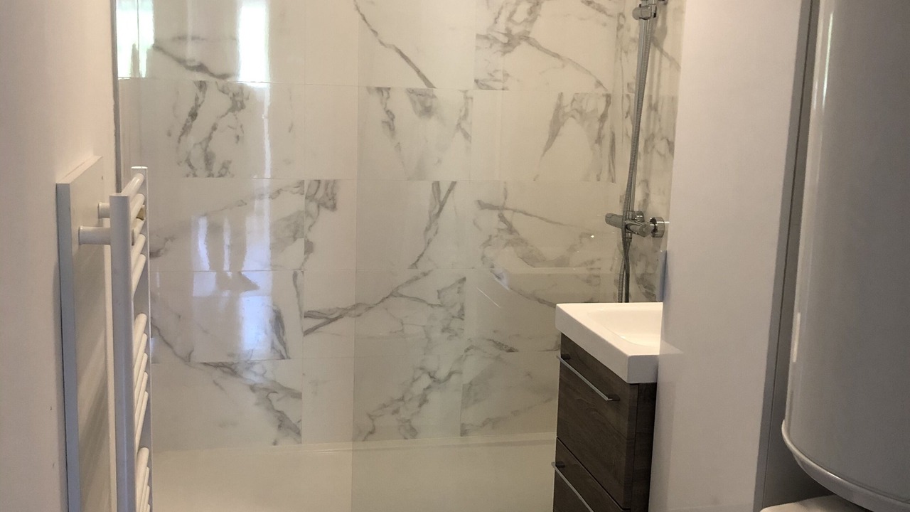 Photo of Bathroom in Genos