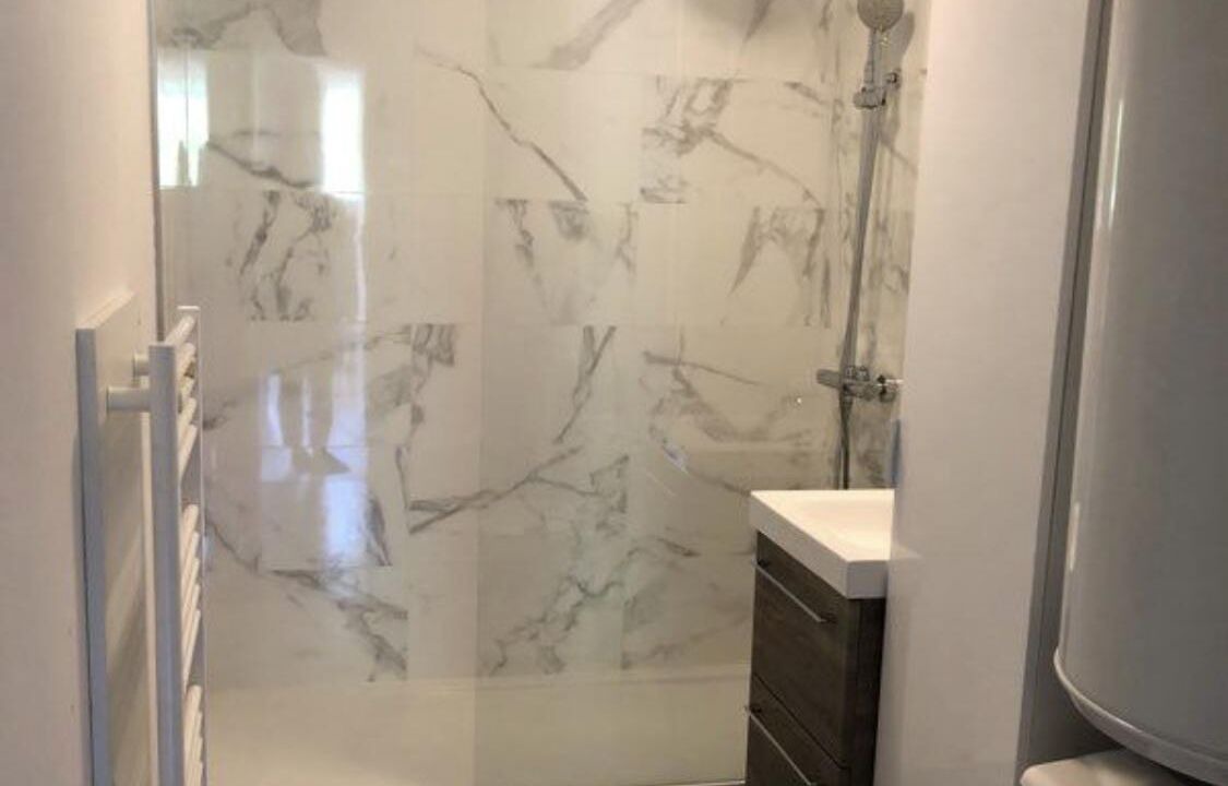 Photo of Bathroom in Genos