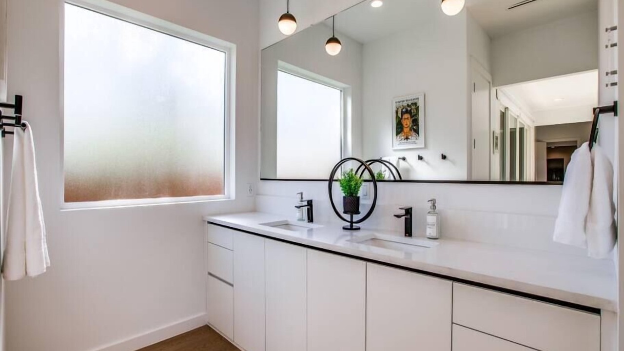 Photo of Bathroom in Knox - Henderson