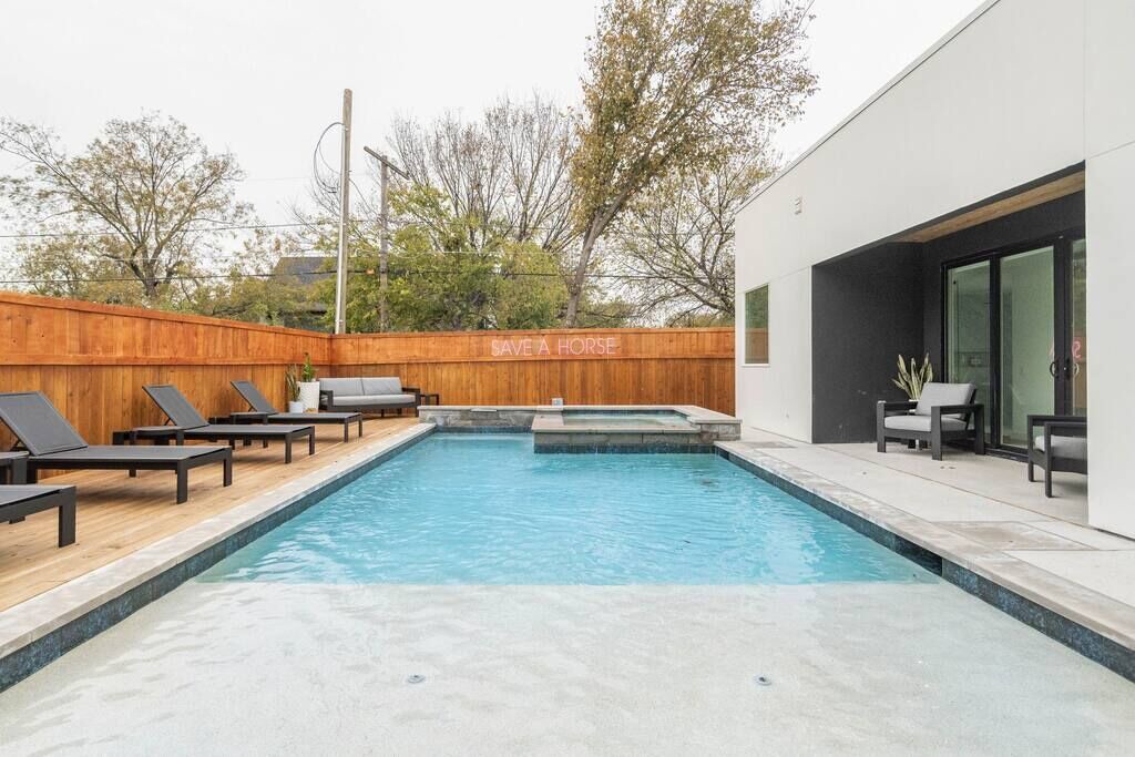 Photo of Outdoor in Knox - Henderson