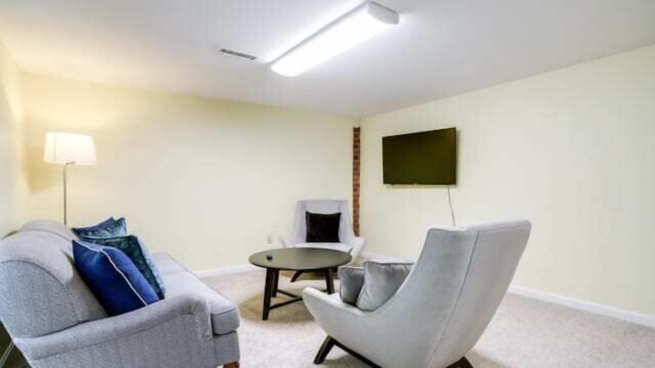 Photo of Livingroom in Forest Glen