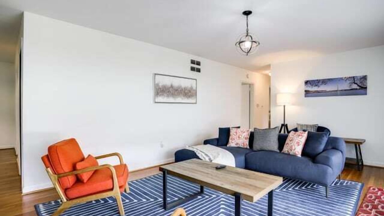 Photo of Livingroom in Forest Glen