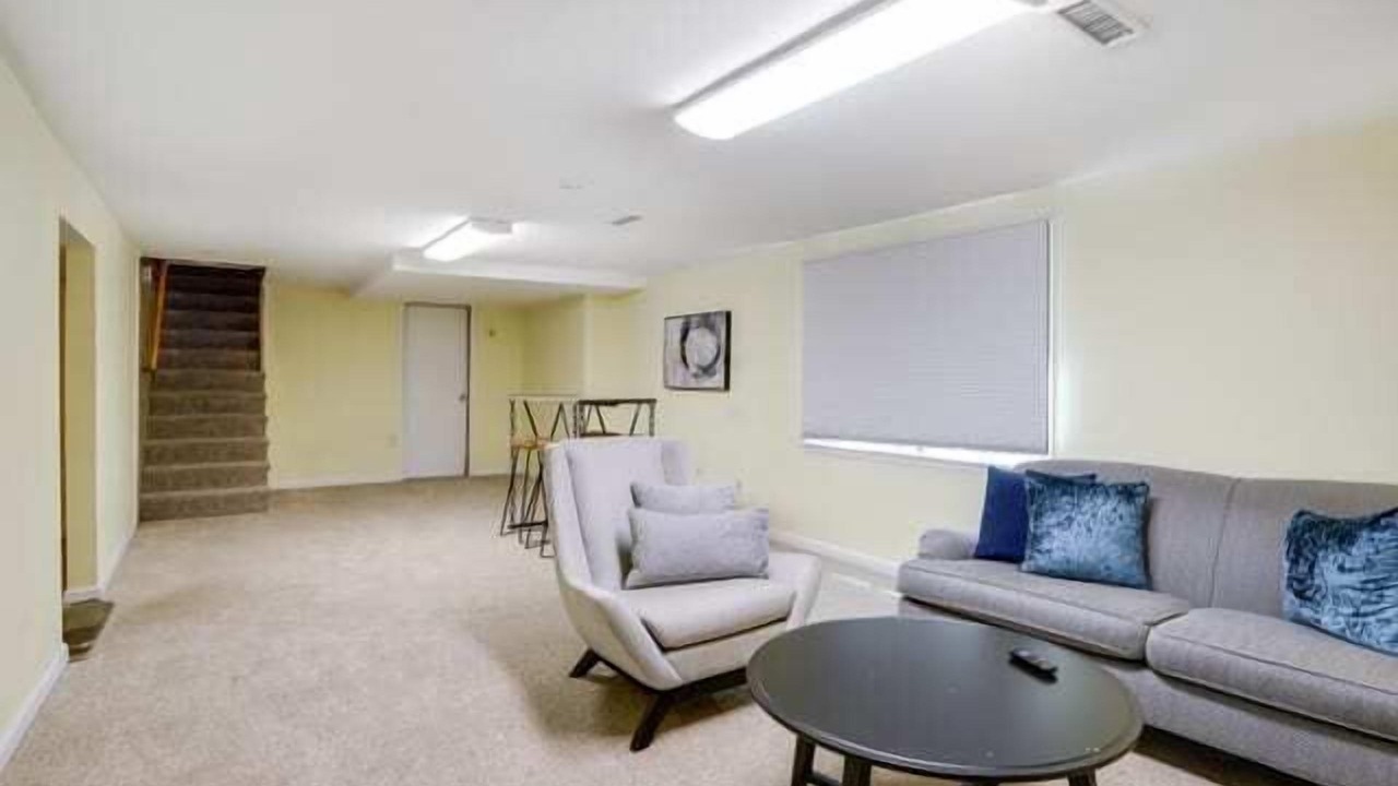 Photo of Livingroom in Forest Glen