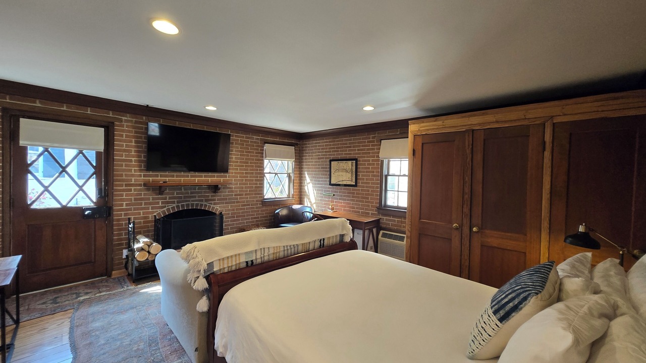 Photo of Bedroom in Old Town Alexandria