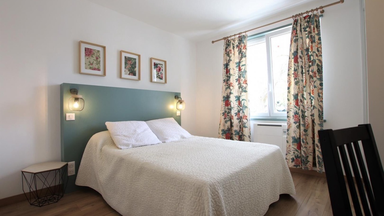 Photo of Bedroom in Sare