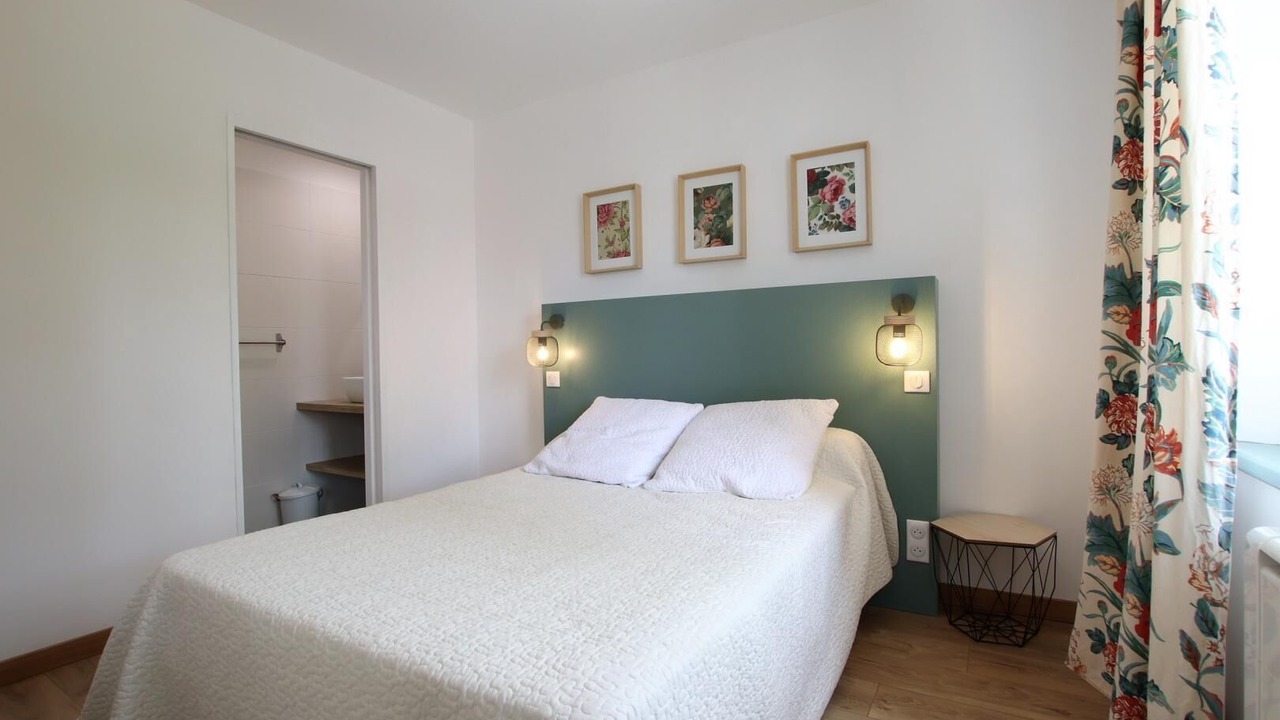 Photo of Bedroom in Sare