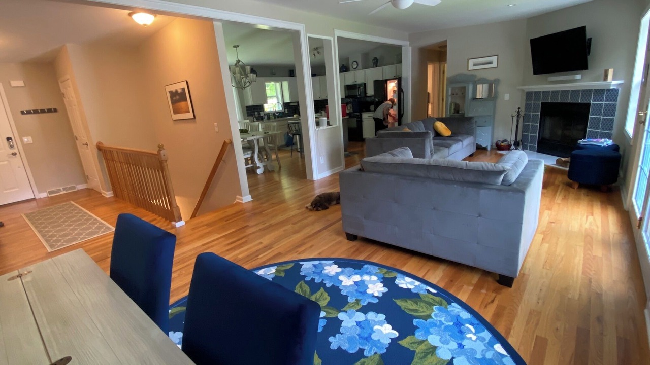 Photo of Livingroom in Louisa