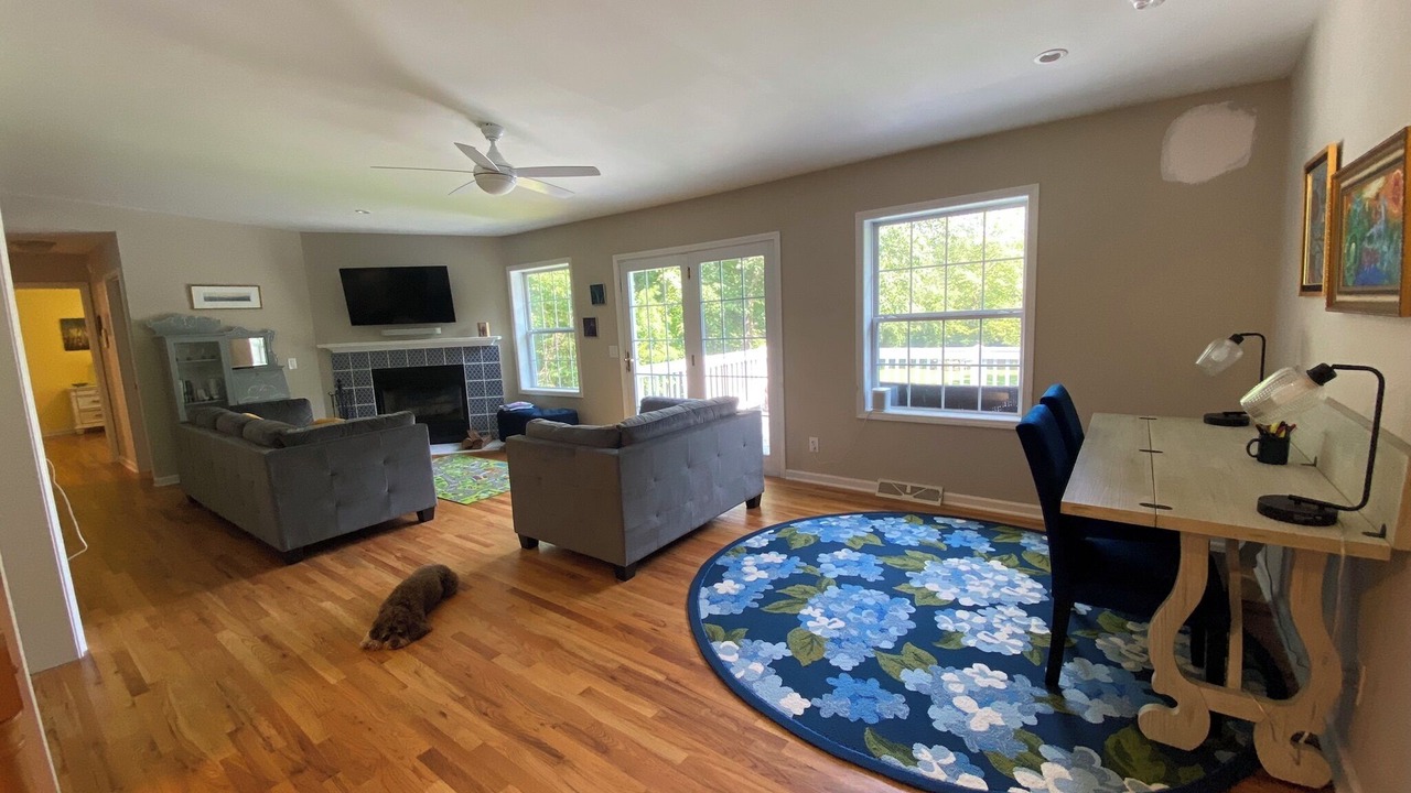 Photo of Livingroom in Louisa