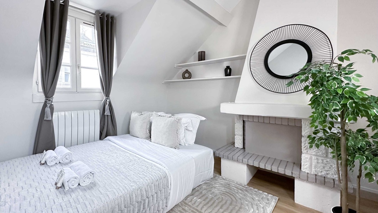 Photo of Bedroom in 6th Arrondissement
