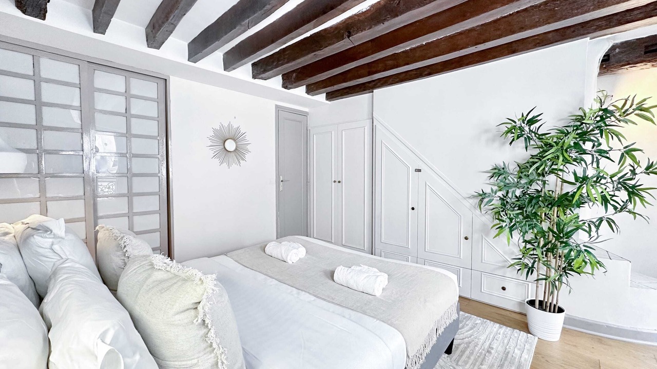 Photo of Bedroom in 6th Arrondissement