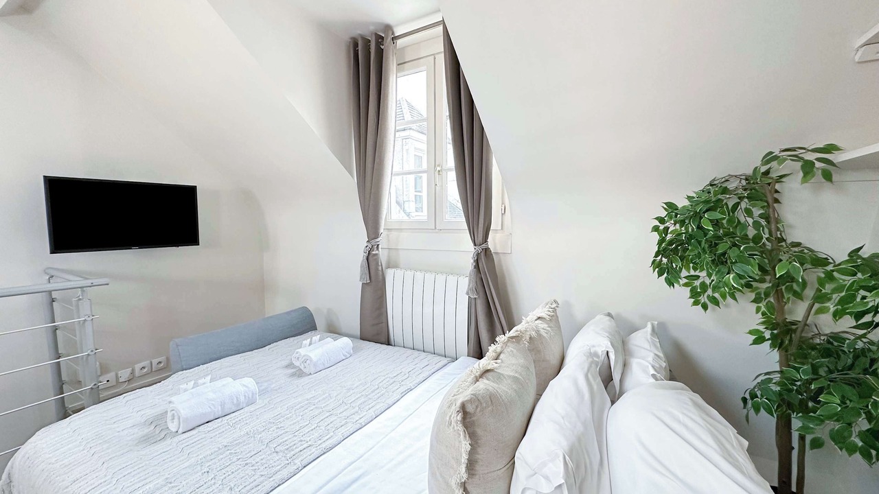 Photo of Bedroom in 6th Arrondissement