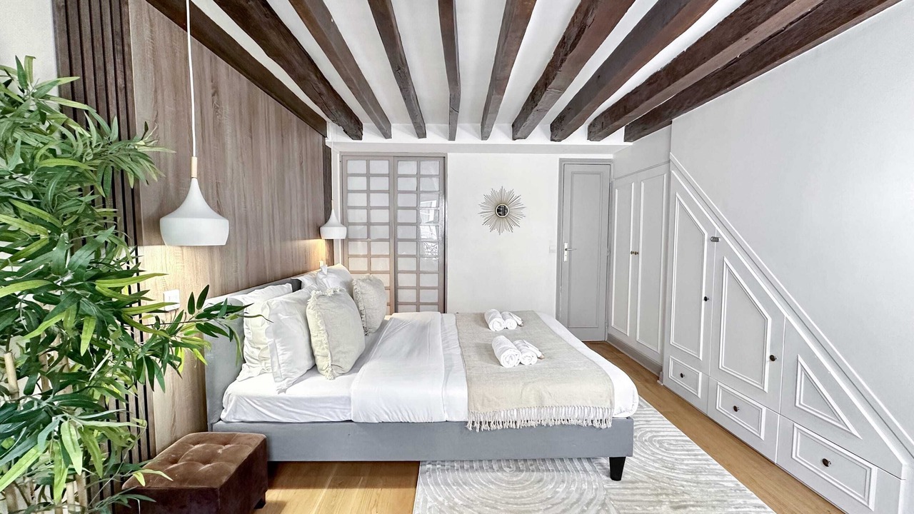 Photo of Bedroom in 6th Arrondissement