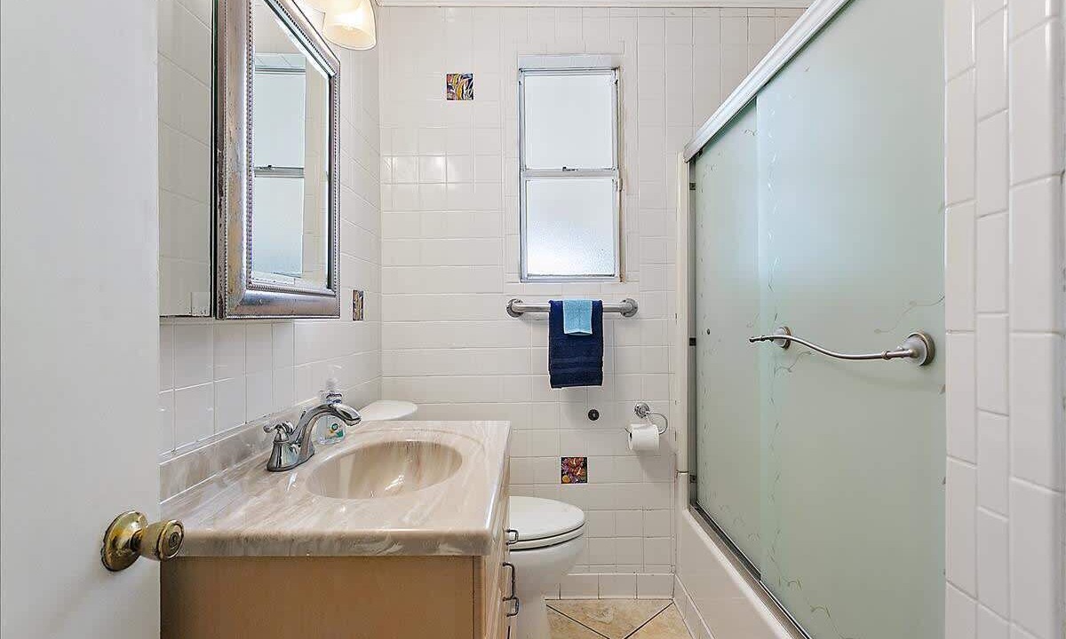 Photo of Bathroom in Lakeshore South