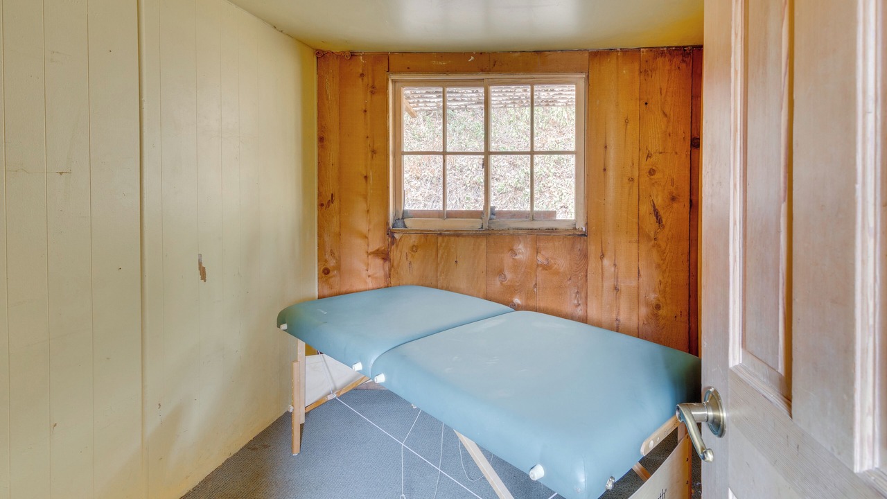 Photo of Bedroom in Topanga