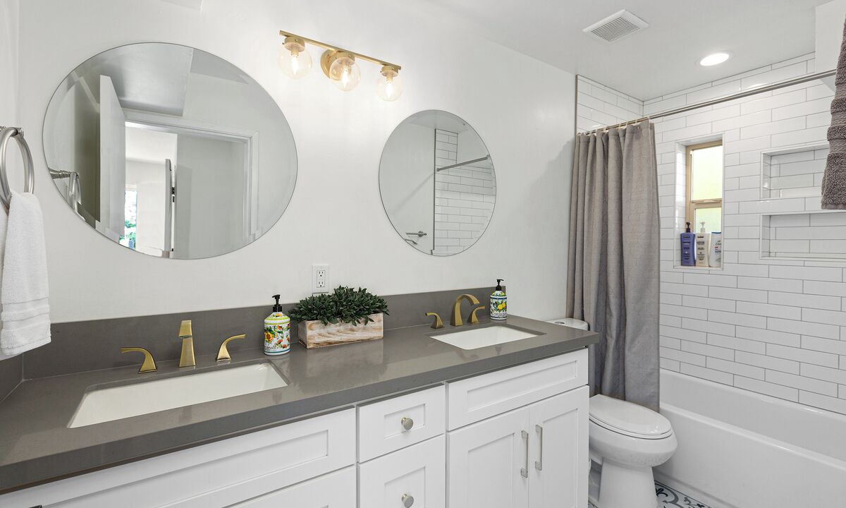Photo of Bathroom in Oak Park