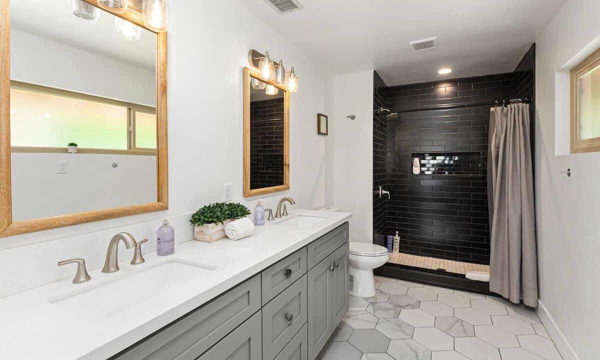 Photo of Bathroom in Oak Park