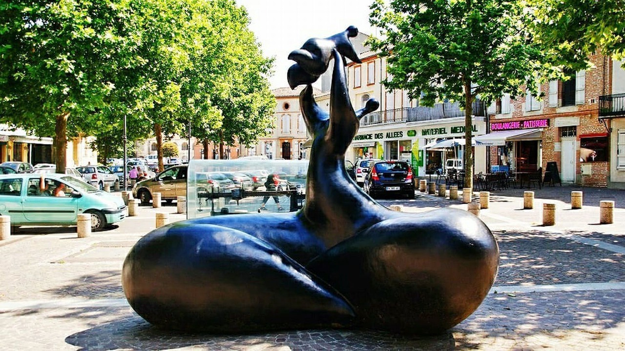 Photo of Others in Valence
